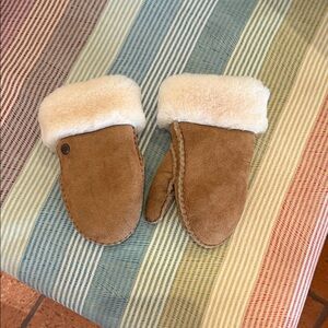 UGG - Kids CozySheepskin Mittens - Chesnut - Size: 4-6Y